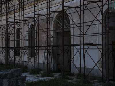 ...mentre al piano terra si trovavano la mensa, gli uffici del direttore e il presidio dei Carabinieri